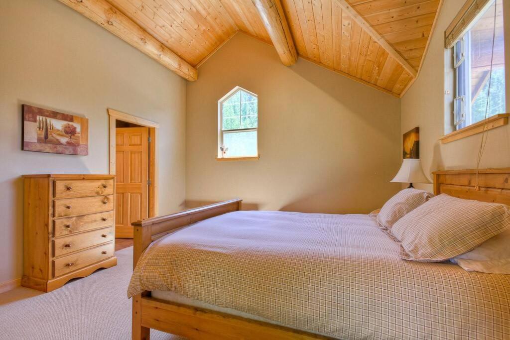 Morrisey Chalet At Sun Peaks Kültér fotó